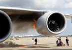 Los Angeles-A380 Superjumbo gori na letališču Sechel Incheon