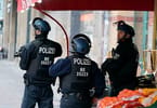 Checkpoint Charlie ampuu: Poliisi kiirehtii Berliinin suosittuun turistikohteeseen
