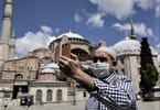 Турция стартира кампания за ваксинация срещу COVID-19 за туристически специалисти