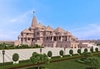 Tisíce ľudí prúdia do mesta India na otvorenie chrámu lorda Rama