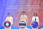 泰国副总理兼外交部长 Panpree Bahiddha-Nukara 先生（中）与老挝副总理兼外交部长 Saleumxay Kommasith 先生和东南亚地区和大陆司第一助理秘书 Robyn Mudie 女士一起出席 21 月 XNUMX 日的纪念仪式澳大利亚联邦外交和贸易部。本新闻稿中的所有活动图片均由泰国外交部提供