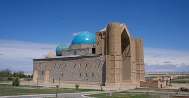Restauratioun vum Khoja Ahmed Yasawi Mausoleum: Eng Kasachesch architektonesch Schéinheet