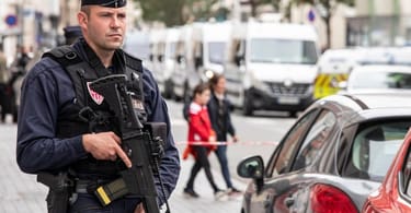 Frankrike øker terrorvarslingen til høyeste nivå etter massakren i Russland