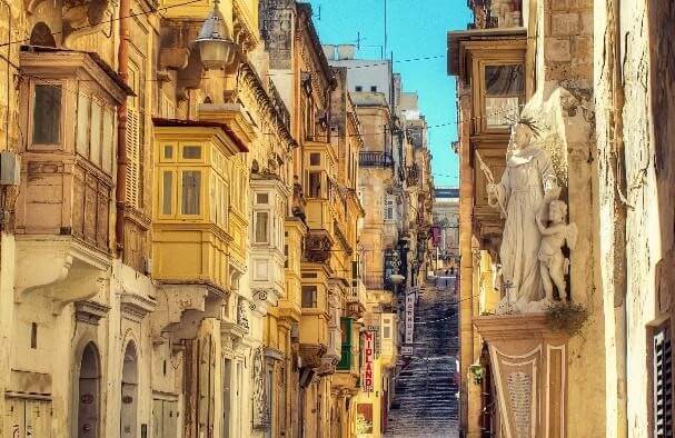 Malta-1-Battery-Street-Valletta-Malta-Photo-ViewingMalta.com_