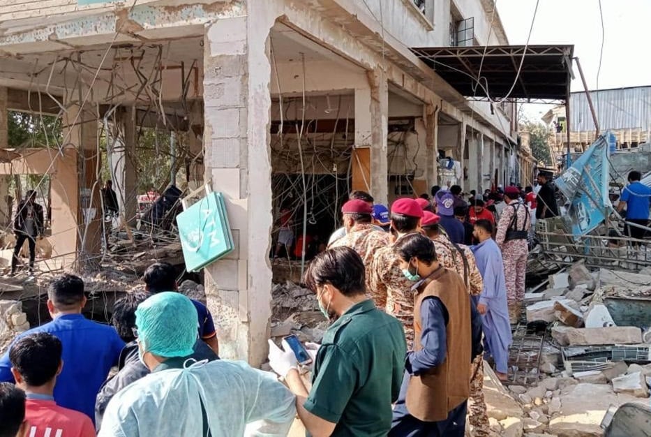 Building blast kills 10 people, injures 12 in Pakistan