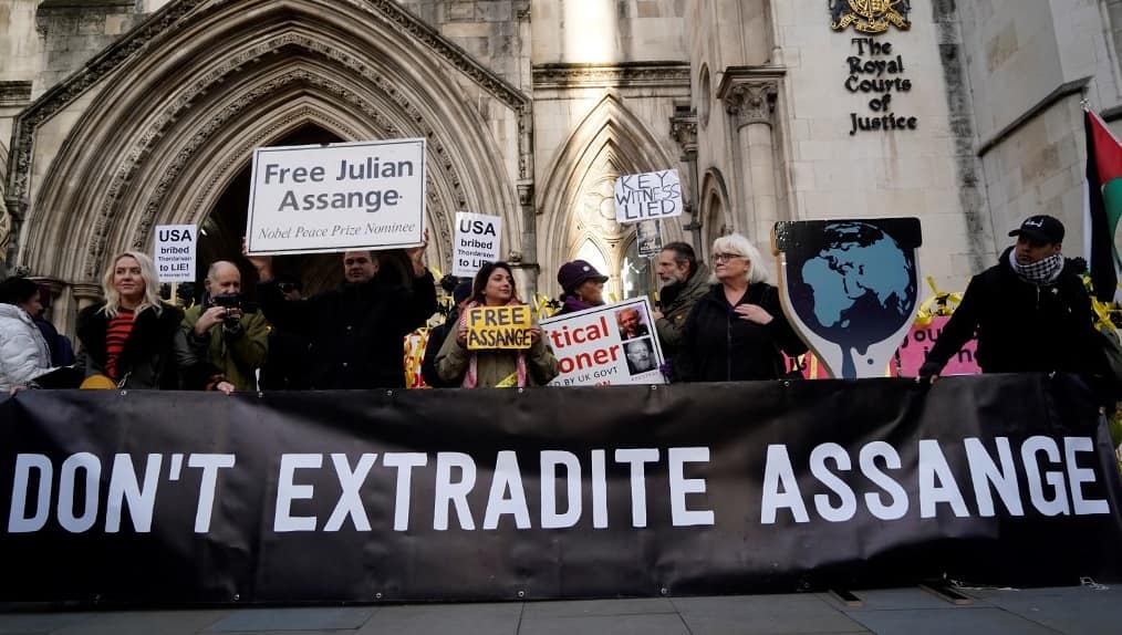 UK court orders extradition of Julian Assange to the US