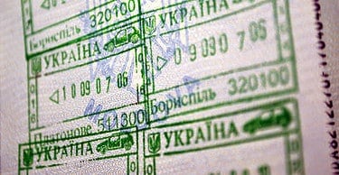 Ukraine axes visa-free deal, introduces entry visas for Russians