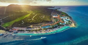 Sandals Royal Curacao with boating passing by | eTurboNews | eTN