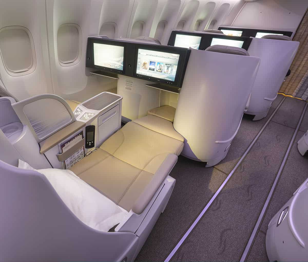 Бизнес класс регистрация. First class s7. Saudia 787 Business class. Бизнес класс s7 Airlines. Кабина бизнес s7.