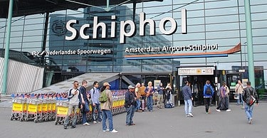 Court Halts Schiphol Airport Flight Cuts